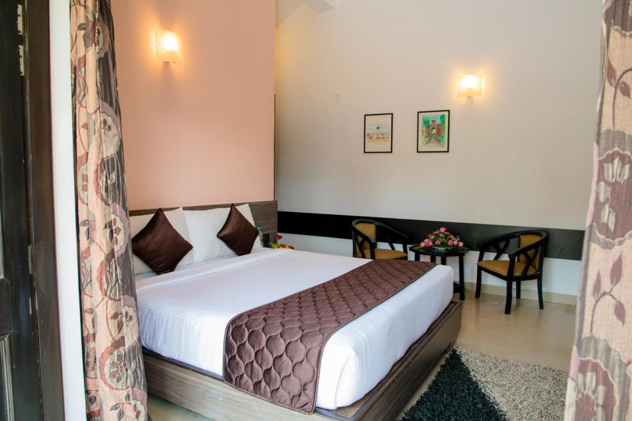 Hotel Mulberry Mint Calangute Goa Esterno foto